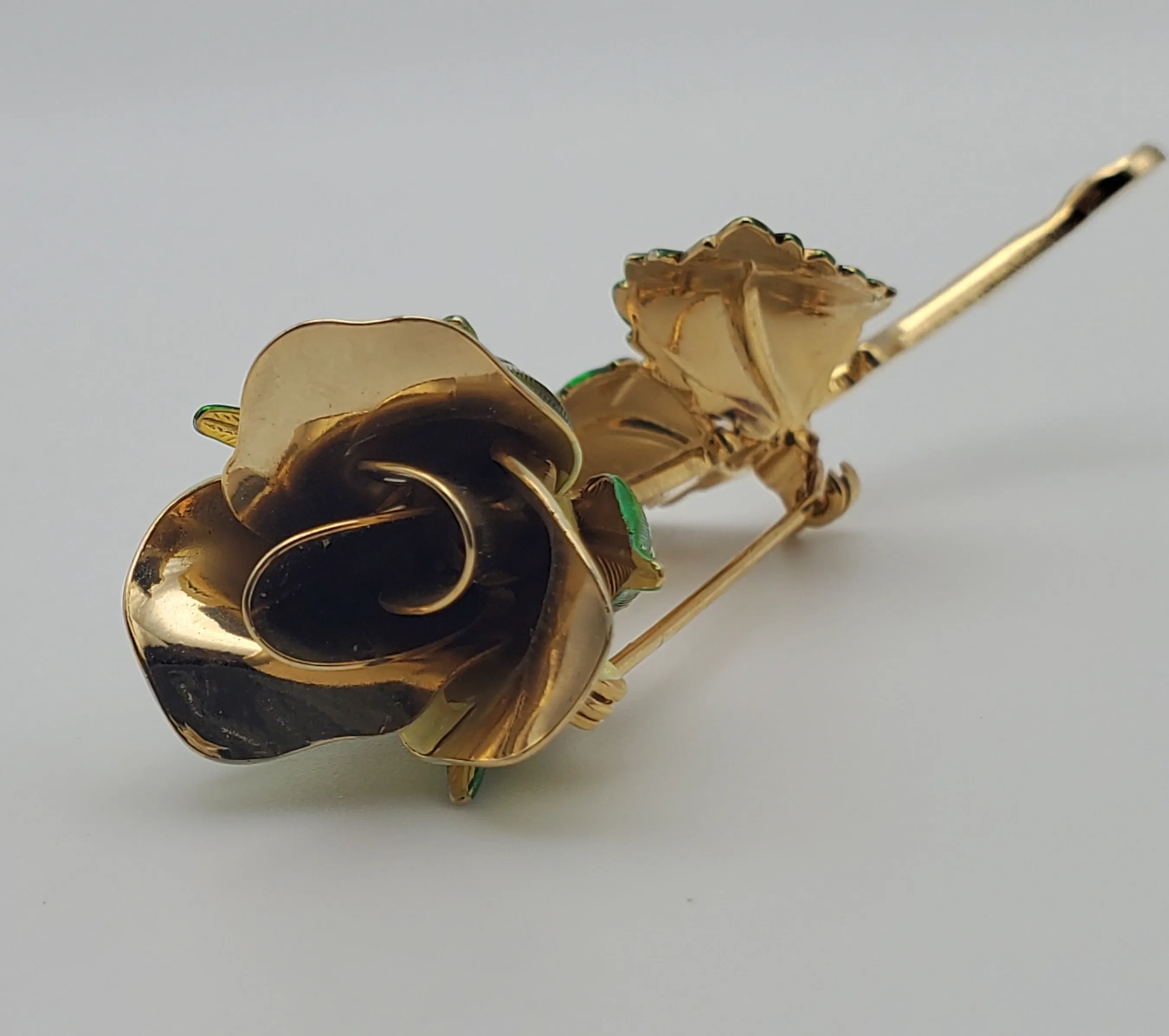 Giovanni - Vintage Gold Tone White Rose Enamel Brooch